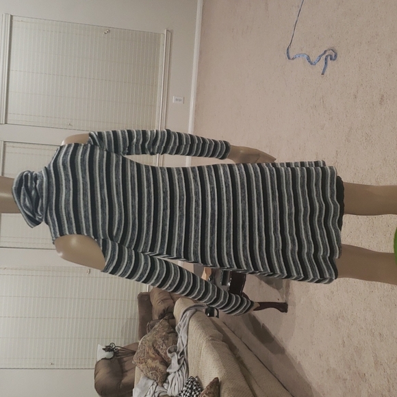 AE S soft & sexy  cold shoulder mini sweater dress white and navy striped - Picture 7 of 9